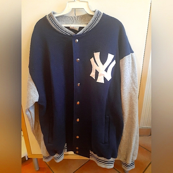 NWOT Yankees Button-Down Jacket - Picture 2 of 5